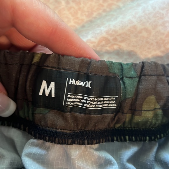 Men’s medium Hurley shorts - Picture 2 of 2